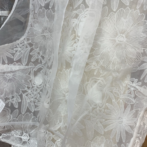 Maeve Sleeveless Sheer Floral Blouse xs,sm,med - Picture 10 of 12